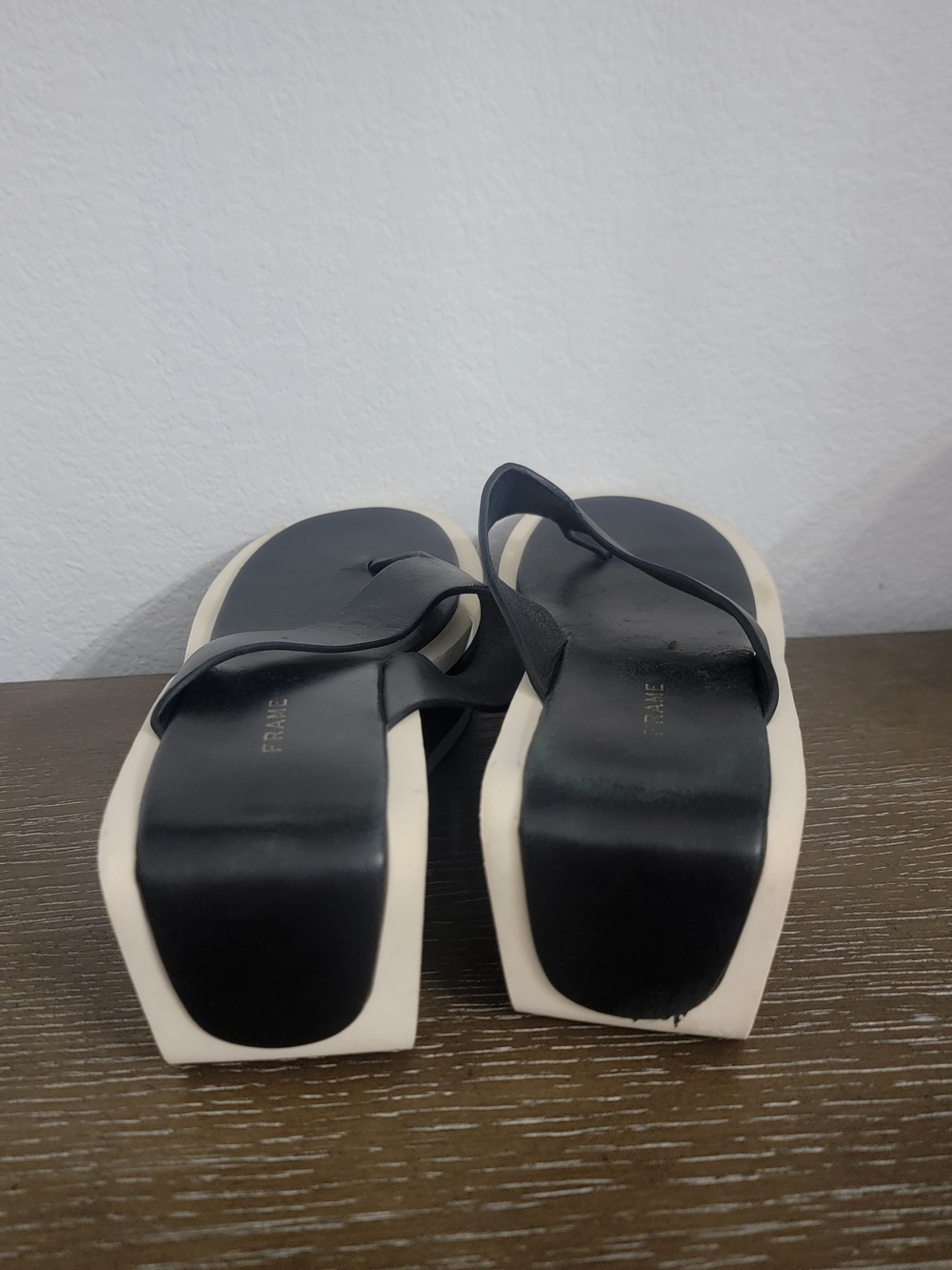 FRAME Le Ocean Black Platform Flip Flop Thong Sandal Cream Trim Sz 38 Spain US 8 - Picture 5 of 7